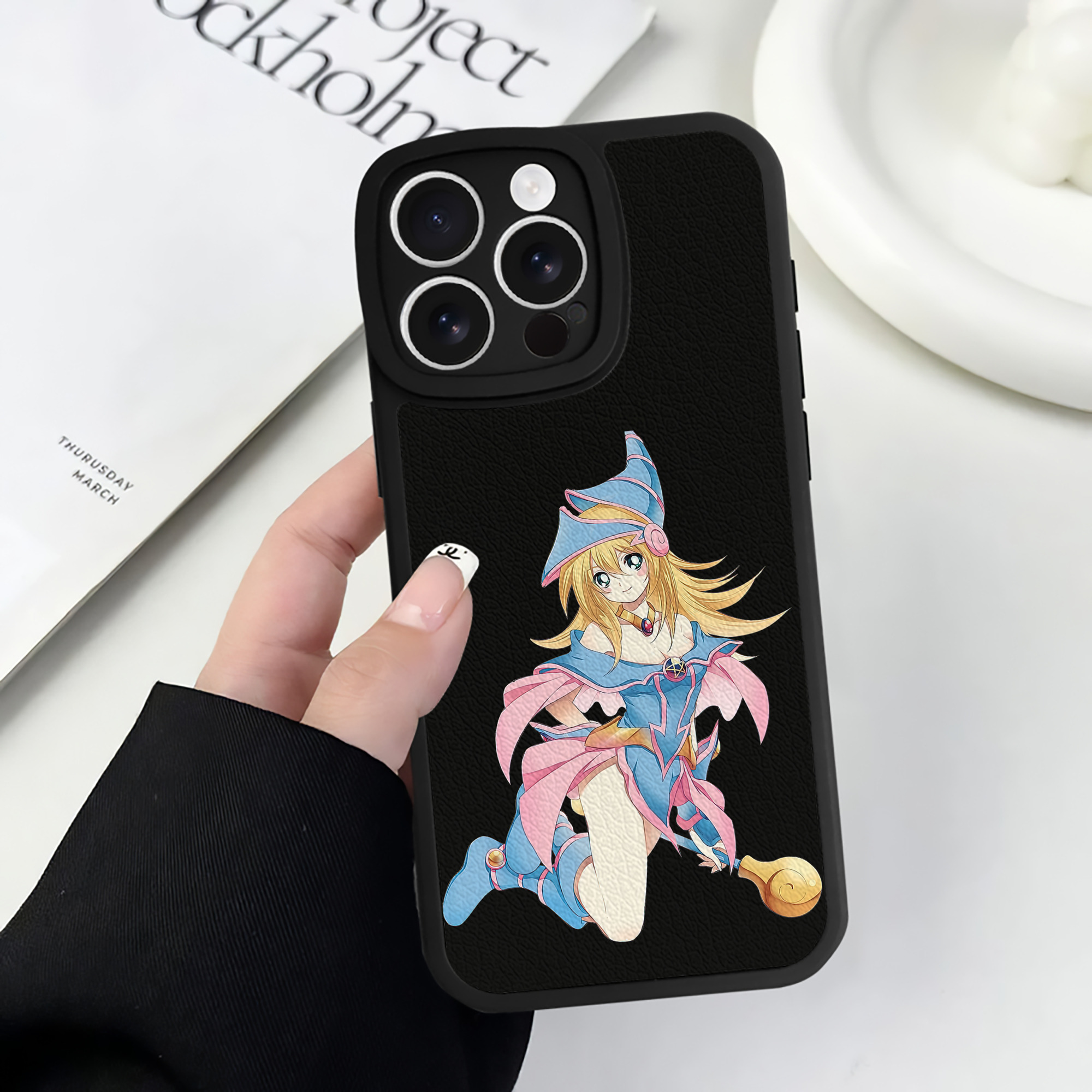 遊☆戯☆王 Yu-Gi-Oh! 【iPhone 16シリーズ対応】シリコンスマホケース（レザー調） 材質：シリコン